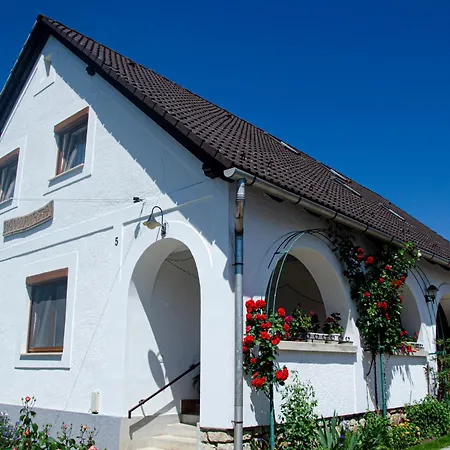 Bánóporta Köveskál