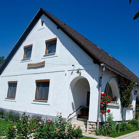 Bánóporta Köveskál