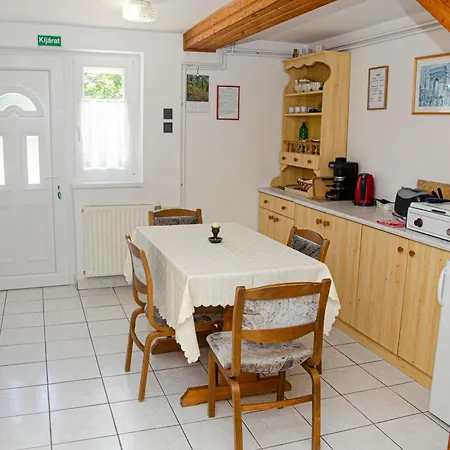 Bánóporta Köveskál